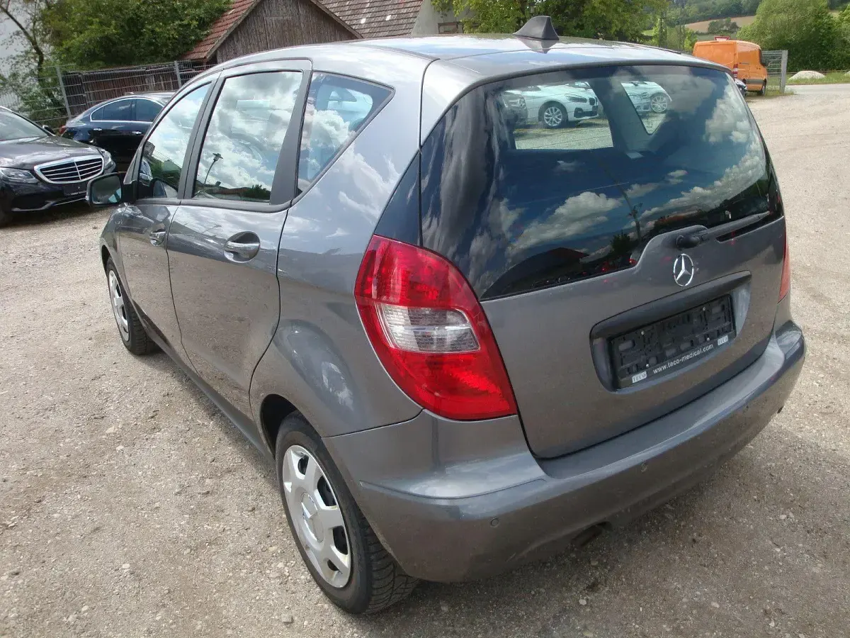 Gebraucht Mercedes A160 Classic 95 PS (69 kW) 2011 Grau Limousine