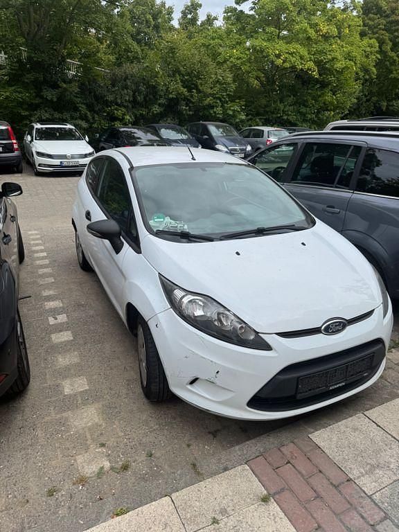 Gebraucht Ford Fiesta Trend 75 PS (55 kW) 2011 Weiß Kleinwagen