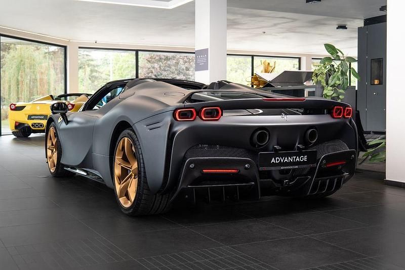 Gebraucht Ferrari SF90 780 PS (573 kW) 2024 Grau Cabrio