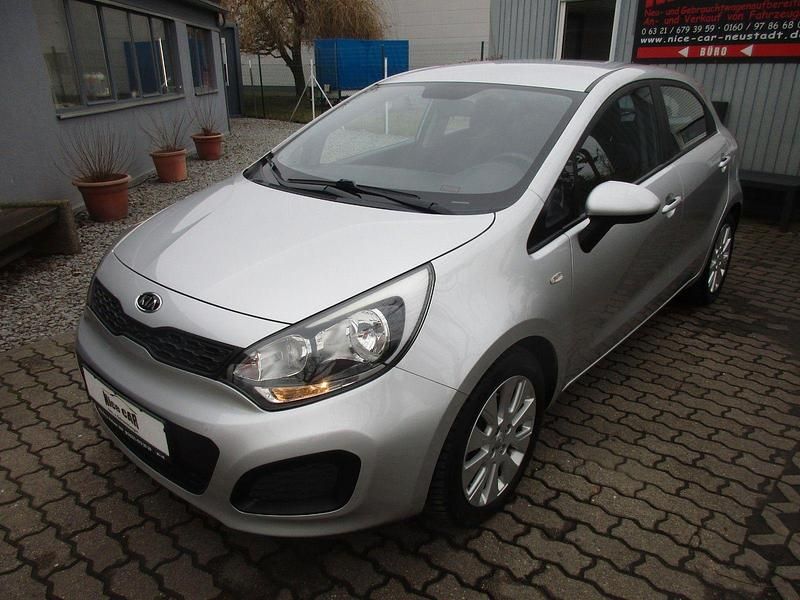 Silber Gebraucht 2012 Kia Rio Edition 7 Kleinwagen | 4.399 € (Fairer Preis) - Bild 1/4