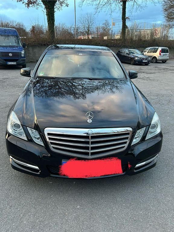 Gebraucht Mercedes E300 Avantgarde 231 PS (169 kW) 2011 Schwarz Limousine
