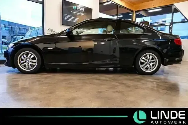 Gebraucht BMW 320 Comfort Edition 184 PS (135 kW) 2011 Schwarz Coupé