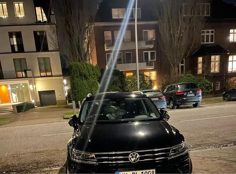 Schwarz Gebraucht 2018 VW Tiguan Allspace Highline SUV | 24.500 € (Superpreis) - Bild 1/4