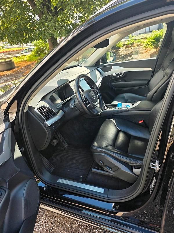 Gebraucht Volvo XC90 Momentum 190 PS (139 kW) 2018 Schwarz SUV