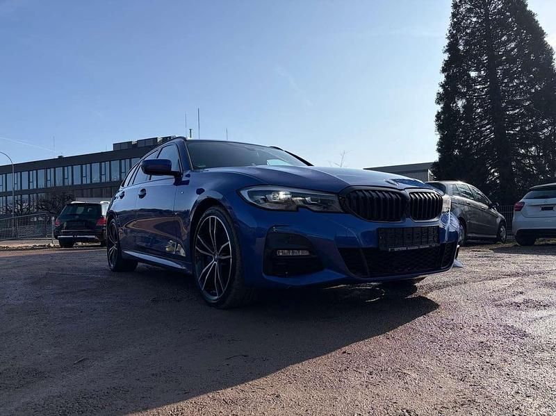 Gebraucht BMW 330 M Sport 286 PS (210 kW) 2020 Portimao blau metallic Kombi