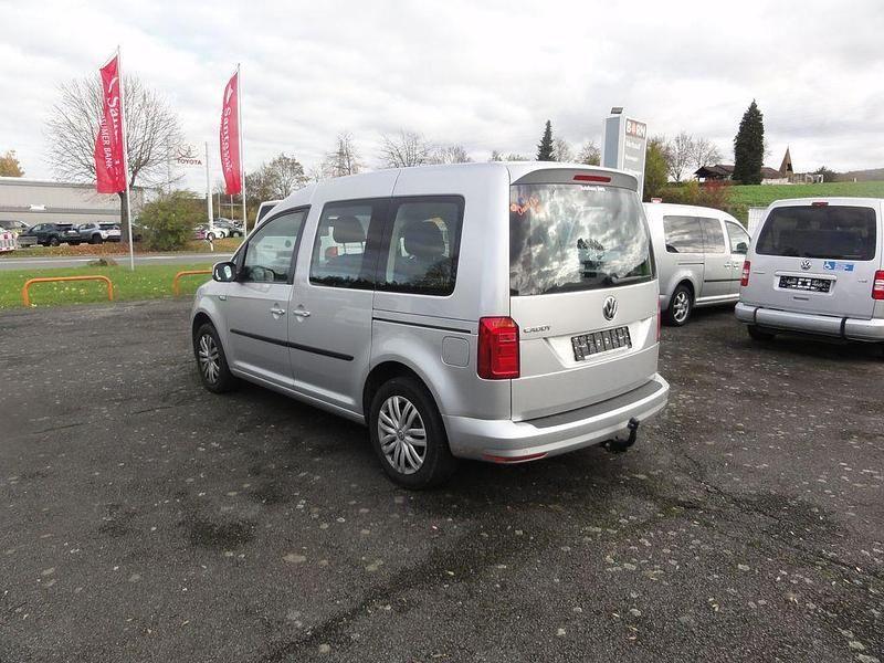 Gebraucht VW Caddy Trendline 125 PS (91 kW) 2019 Silber Van / Kleinbus