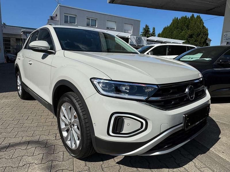 Grau Gebraucht 2024 VW T-Roc Style SUV | 29.745 € (Fairer Preis) - Bild 1/4