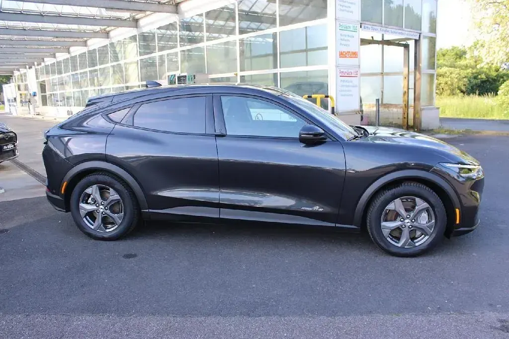 Gebraucht Ford Mustang Mach-E Basis 197 kW (269 PS) 2022 Grau SUV