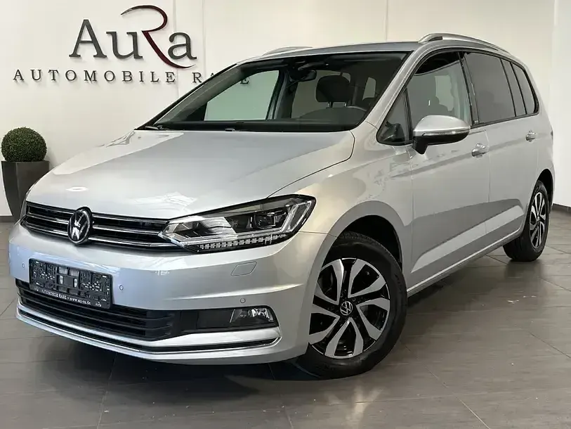 Gebraucht VW Touran Active 150 PS (110 kW) 2023 Reflexsilber Van / Kleinbus