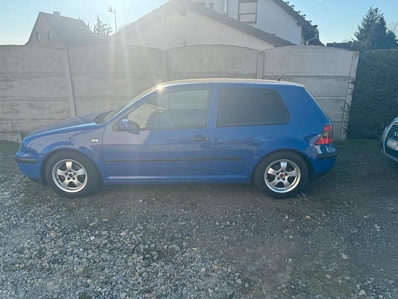 Gebraucht VW Golf IV 75 PS (55 kW) 2000 Blau Kleinwagen