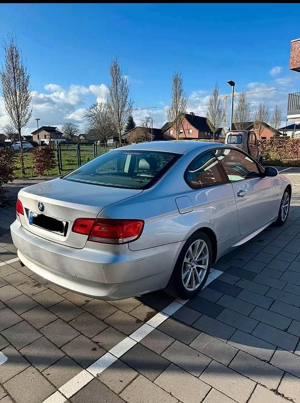 Second-hand BMW 320 170 CP (125 kW) 2009 Argintiu Coupe