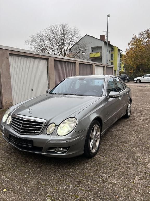 Grau Gebraucht 2008 Mercedes E280 Avantgarde Limousine | 6.500 € (Fairer Preis) - Bild 1/4
