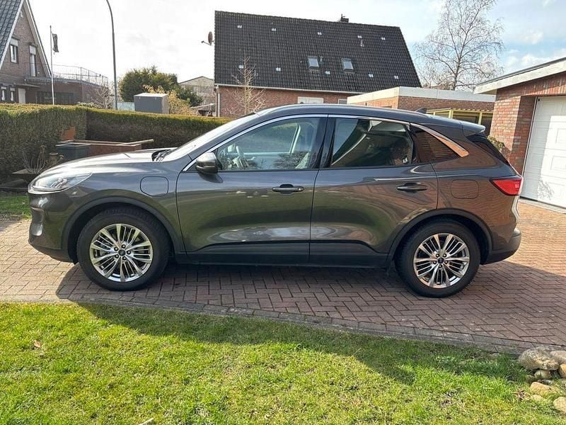 Gebraucht Ford Kuga Titanium 224 PS (164 kW) 2021 Grau SUV