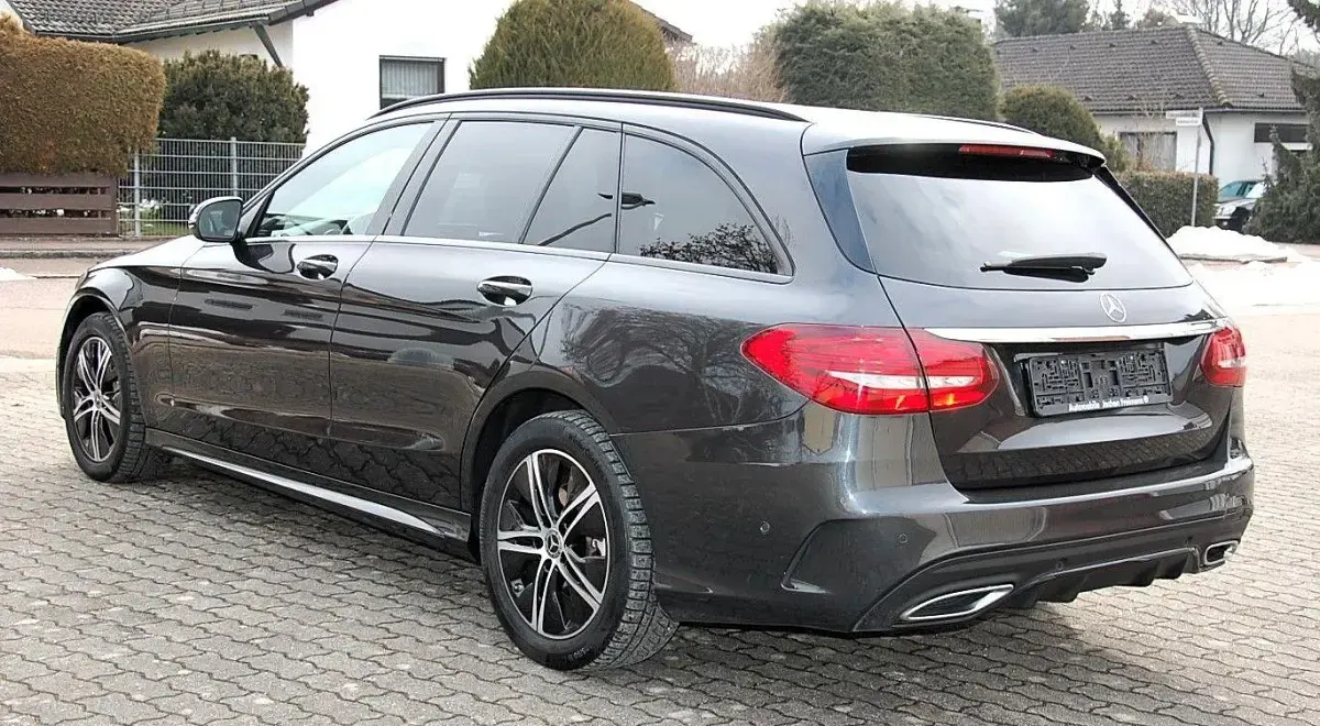 Gebraucht Mercedes C220 AMG 194 PS (142 kW) 2021 Grau Kombi