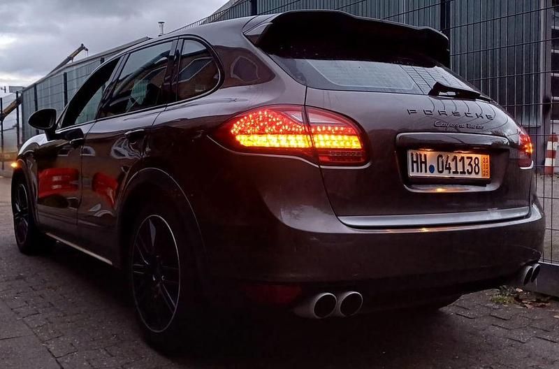 Braun Gebraucht 2011 Porsche Cayenne Turbo SUV | 15.400 € - Bild 1/4