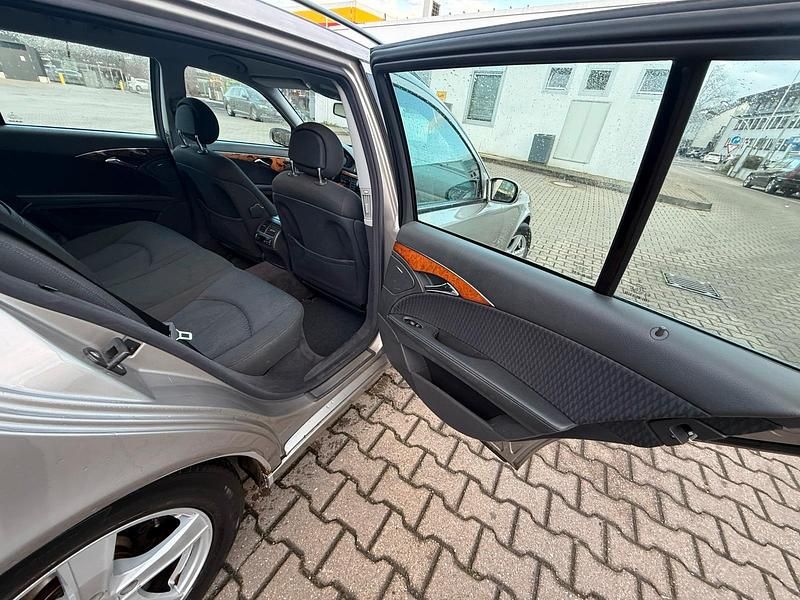 Gebraucht Mercedes E240 177 PS (130 kW) 2003 Grau Kombi