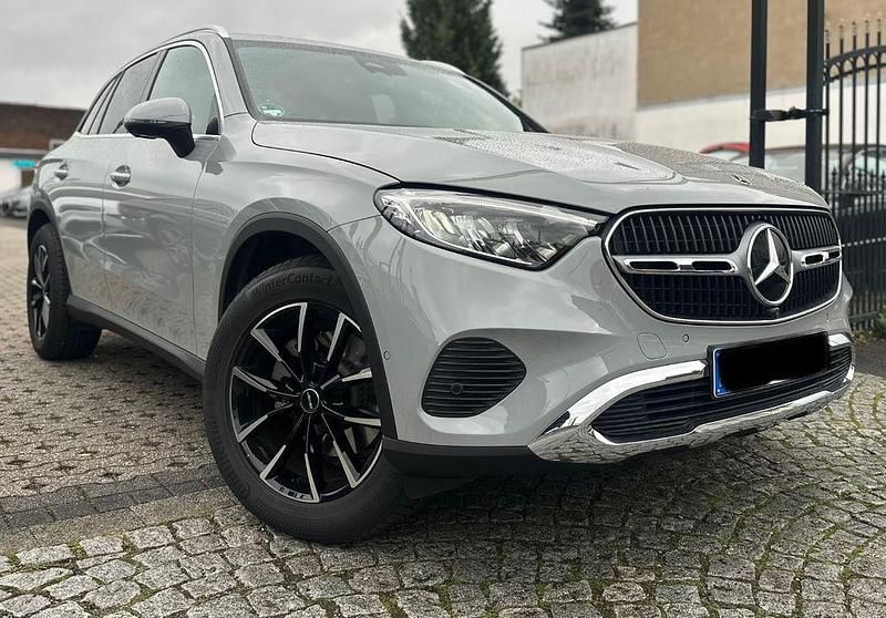 Grau Gebraucht 2024 Mercedes GLC200 Avantgarde SUV | 52.598 € (Fairer Preis) - Bild 1/4