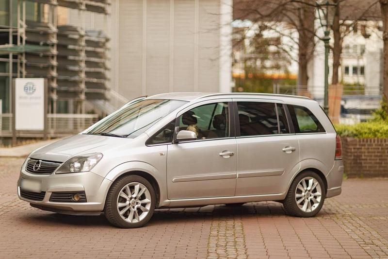 Gebraucht Opel Zafira 150 PS (110 kW) 2007 Silber Van / Kleinbus
