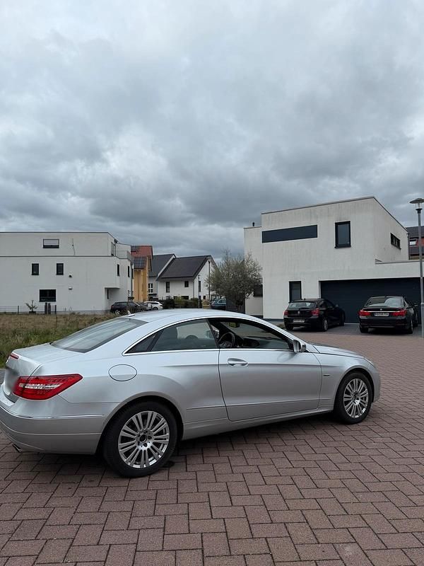 Gebraucht Mercedes E350 292 PS (214 kW) 2010 Coupé
