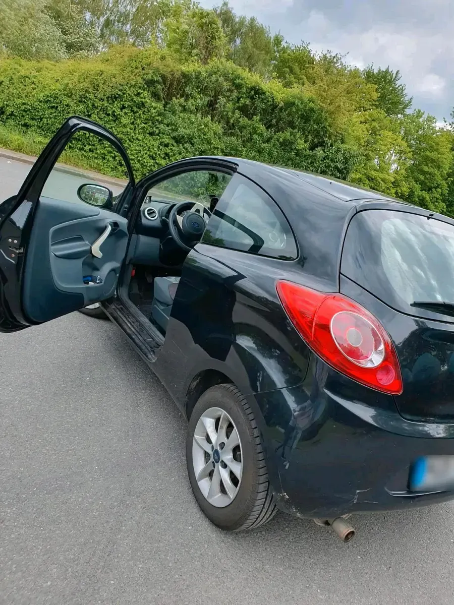 Gebraucht Ford Ka 70 PS (51 kW) 2013 Schwarz Kleinwagen
