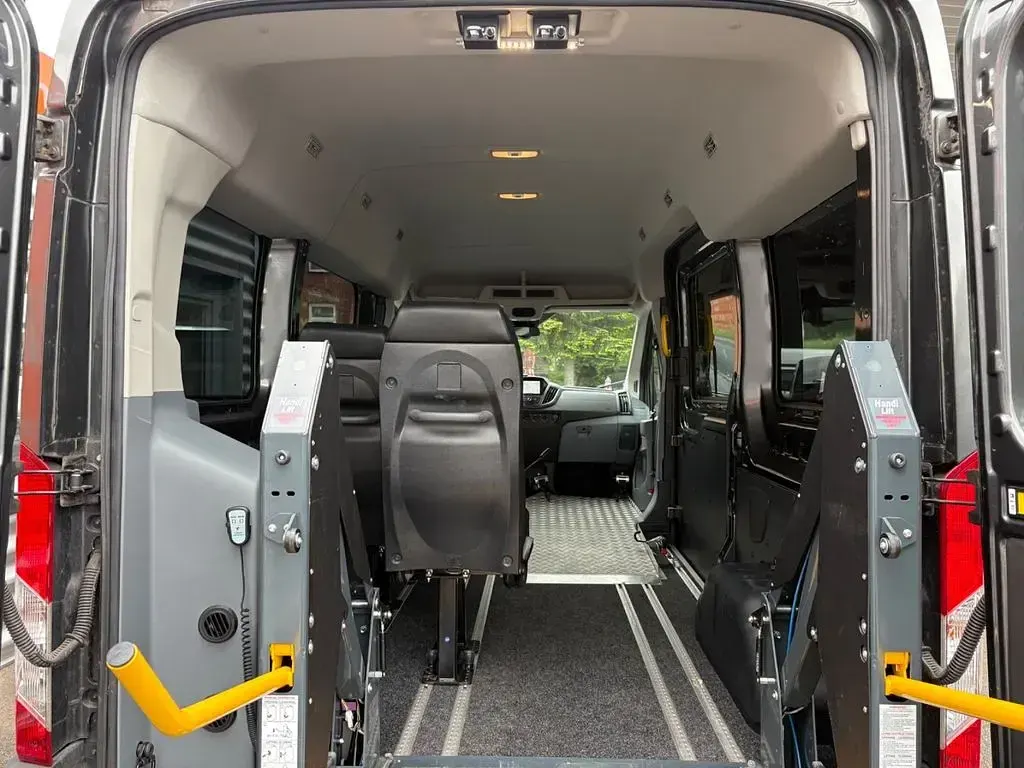 Gebraucht Ford Transit Trend 131 PS (96 kW) 2019 Grau Kombi