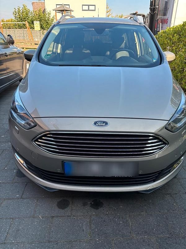 Andere farben Gebraucht 2016 Ford Grand C-Max Titanium Van / Kleinbus | 9.999 € (Guter Preis) - Bild 1/4