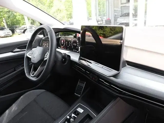 Gebraucht VW Golf VIII Goal 150 PS (110 kW) 2025 Mondsteingrau Limousine