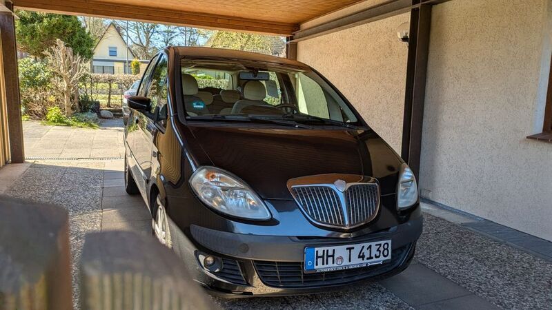 Schwarz Gebraucht 2005 Lancia Musa Van / Kleinbus | 2.200 € (Fairer Preis) - Bild 1/4