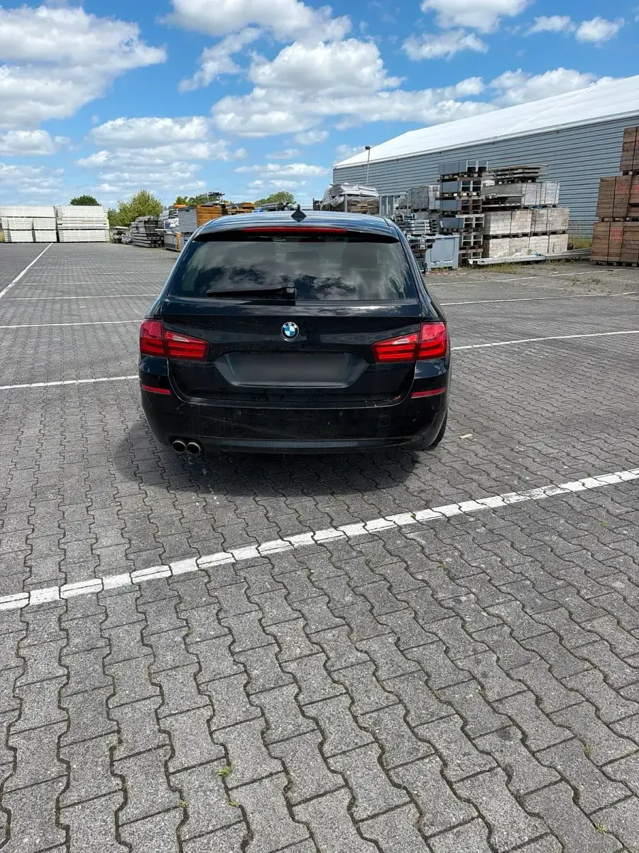 Gebraucht BMW 520 184 PS (135 kW) 2012 Schwarz Kombi