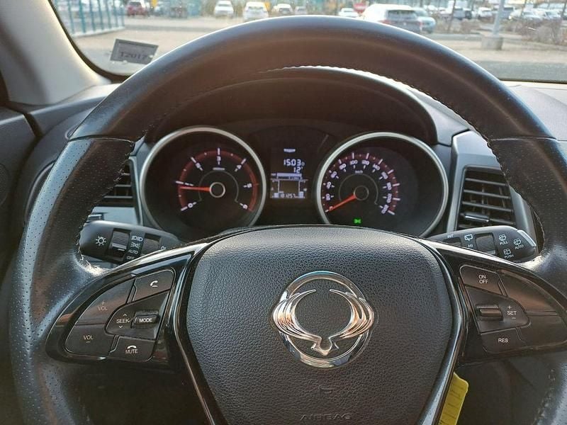 Gebraucht Ssangyong (KGM) Tivoli Crystal 116 PS (85 kW) 2016 Braun SUV