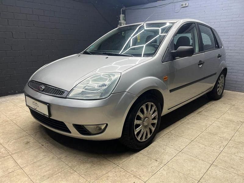 Gebraucht Ford Fiesta 80 PS (58 kW) 2004 Silber Kleinwagen