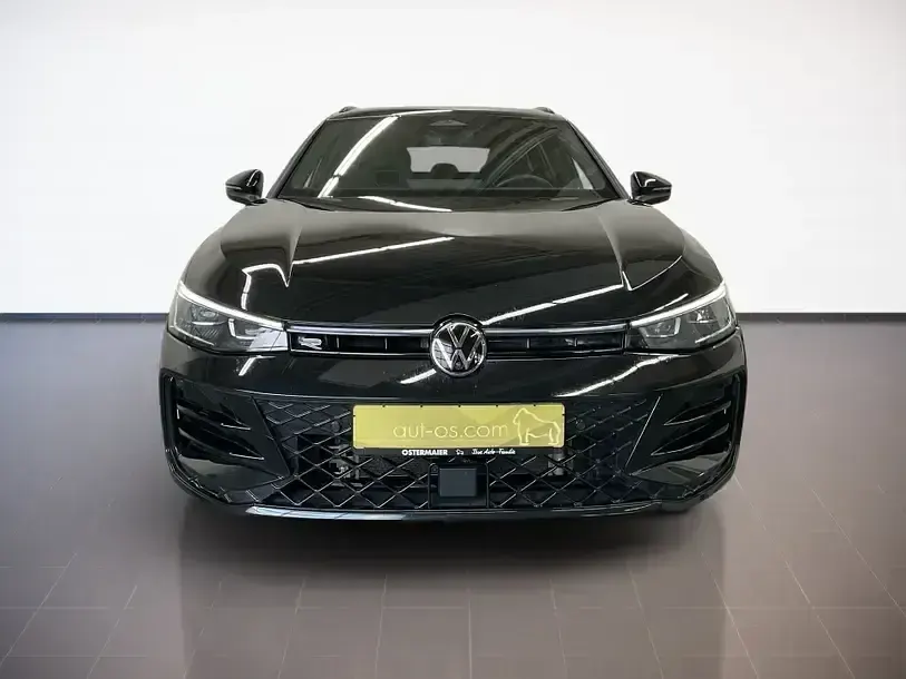 Gebraucht VW Passat R-line 193 PS (141 kW) 2024 Grenadillschwarz metallic Kombi