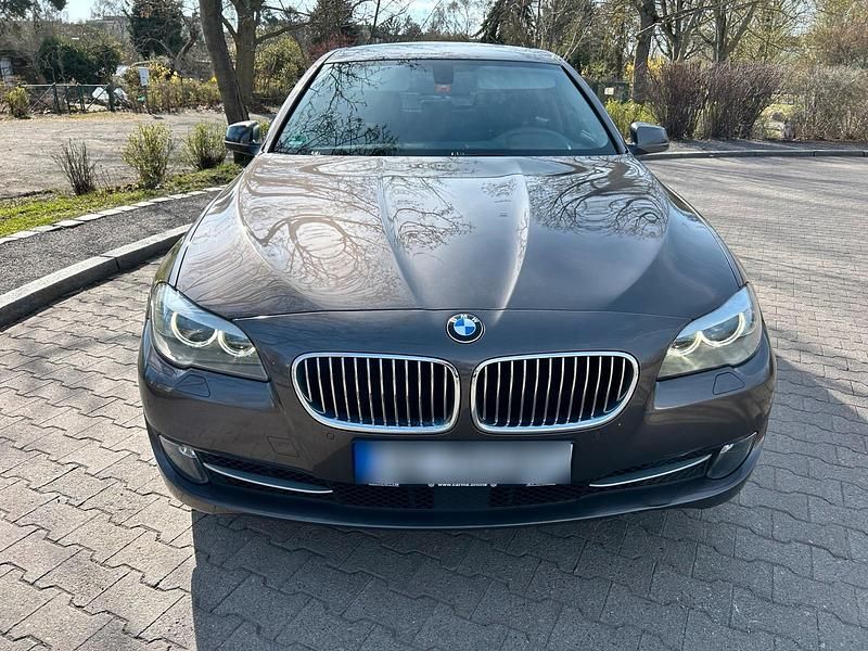 Gebraucht BMW 520 185 PS (136 kW) 2012 Braun Limousine