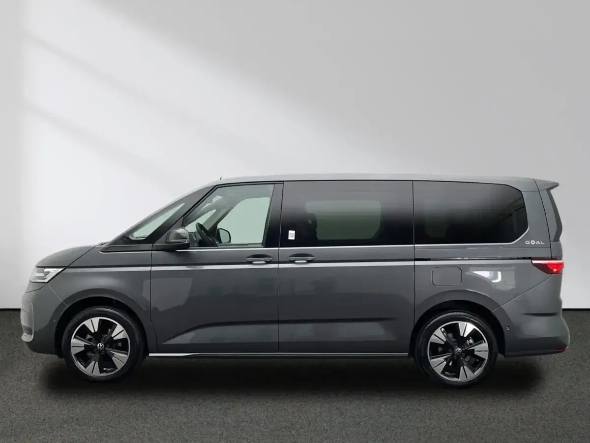 Second-hand VW Multivan Business 150 CP (110 kW) 2025 Gri Monovolum