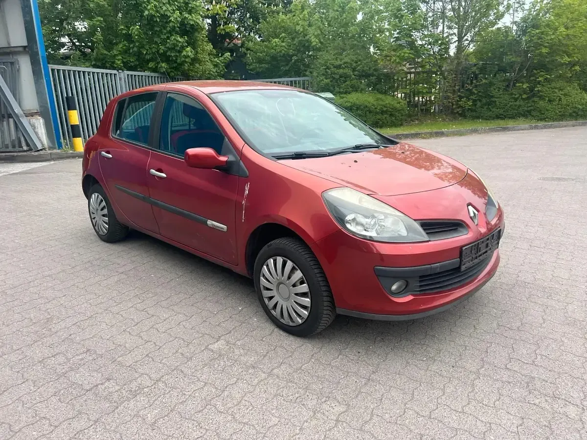 Używany Renault Clio II 75 KM (55 kW) 2007 Czerwony Hatchback