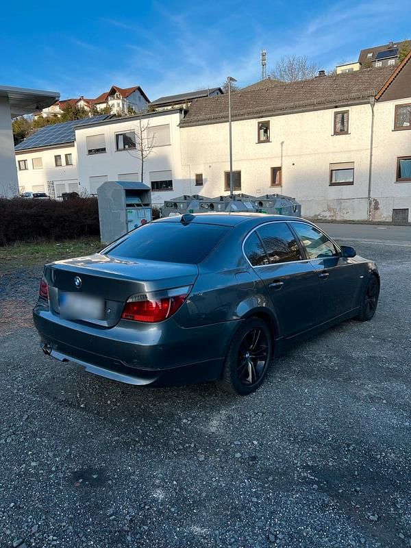 Gebraucht BMW 525 177 PS (130 kW) 2004 Grau Limousine