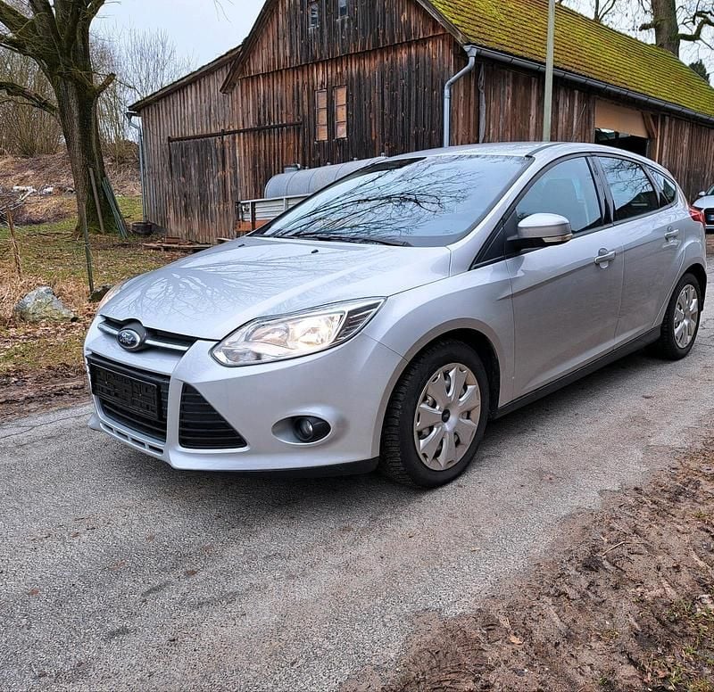 Gebraucht Ford Focus 125 PS (91 kW) 2012 Silber Kleinwagen