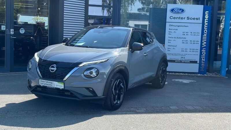 Ceramic grey p/black m Gebraucht 2023 Nissan Juke N-Connecta SUV | 22.990 € (Fairer Preis) - Bild 1/4