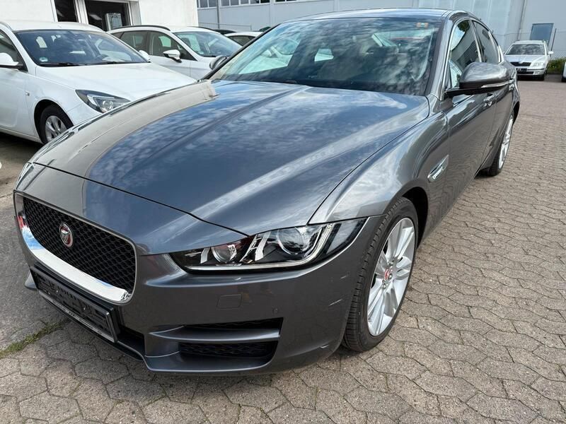 Grau Gebraucht 2015 Jaguar XE Limousine | 9.990 € (Superpreis) - Bild 1/4