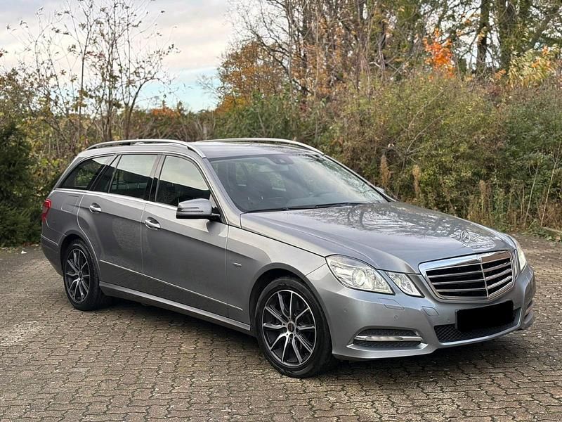 Grau Gebraucht 2010 Mercedes E300 Avantgarde Kombi | 5.500 € (Superpreis) - Bild 1/4