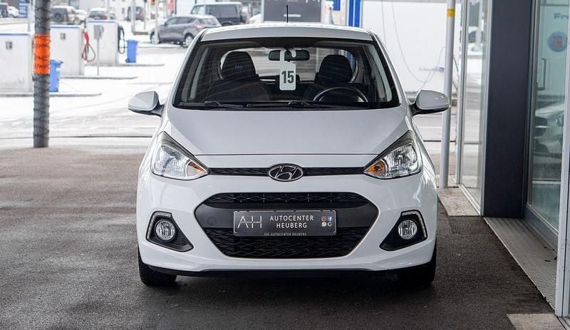 Gebraucht Hyundai i10 Passion 87 PS (63 kW) 2016 Weiß Kleinwagen