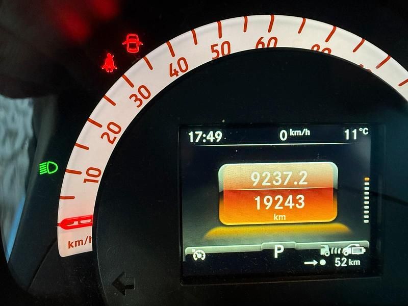 Gebraucht Smart ForTwo Coupé 22 kW (30 PS) 2021 Schwarz Kleinwagen