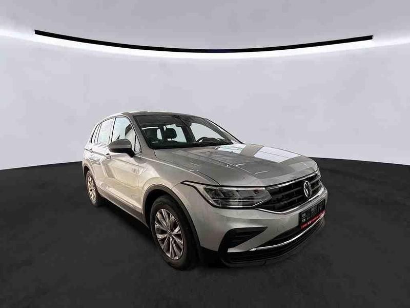 Gebraucht VW Tiguan 150 PS (110 kW) 2023 Reflexsilber SUV