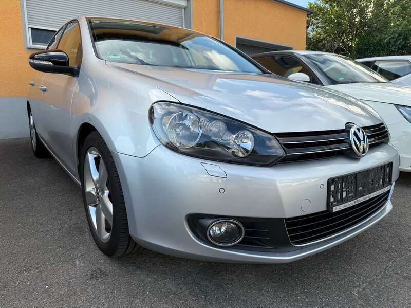 Reflexsilber metallic Gebraucht 2011 VW Golf VI Style Kleinwagen | 5.940 € (Fairer Preis) - Bild 1/4