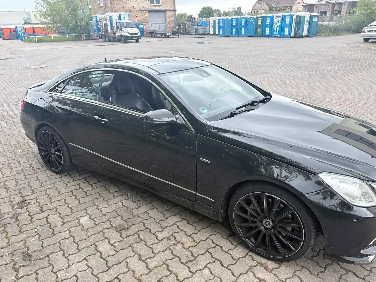 Gebraucht Mercedes E350 231 PS (169 kW) 2009 Schwarz Coupé