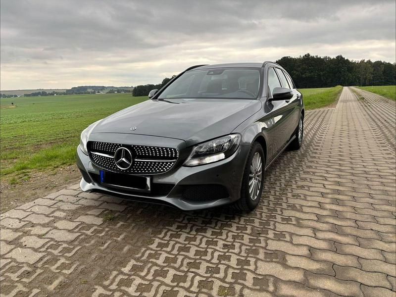 Grau Gebraucht 2017 Mercedes C200 Kombi | 13.490 € (Fairer Preis) - Bild 1/4