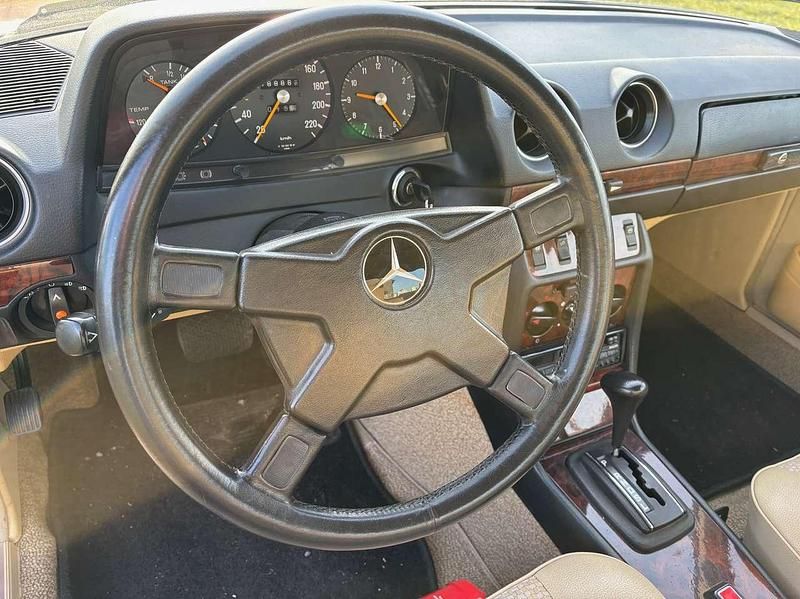 Gebraucht Mercedes 280 150 PS (110 kW) 1979 Rot Coupé