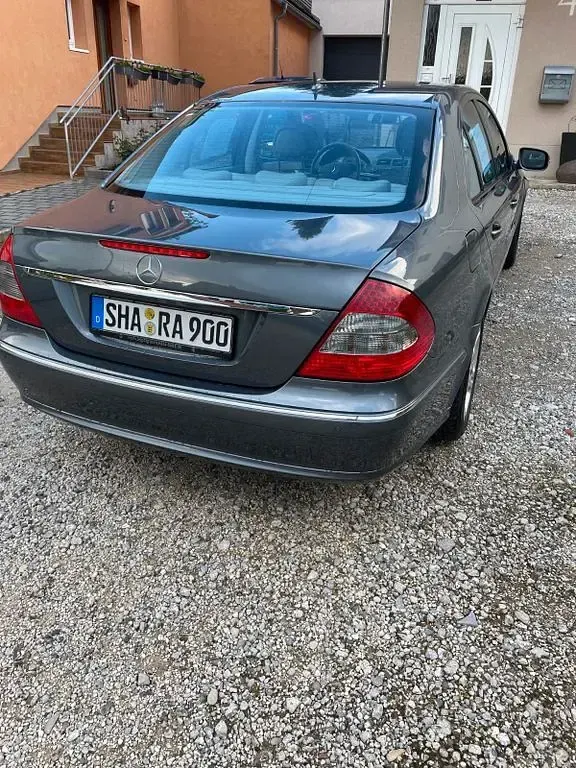 Brugt Mercedes E230 Avantgarde 204 HK (150 kW) 2008 Grå Sedan