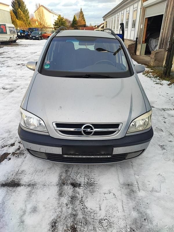 Silber Gebraucht 2002 Opel Zafira Van / Kleinbus | 1.499 € (Fairer Preis) - Bild 1/4