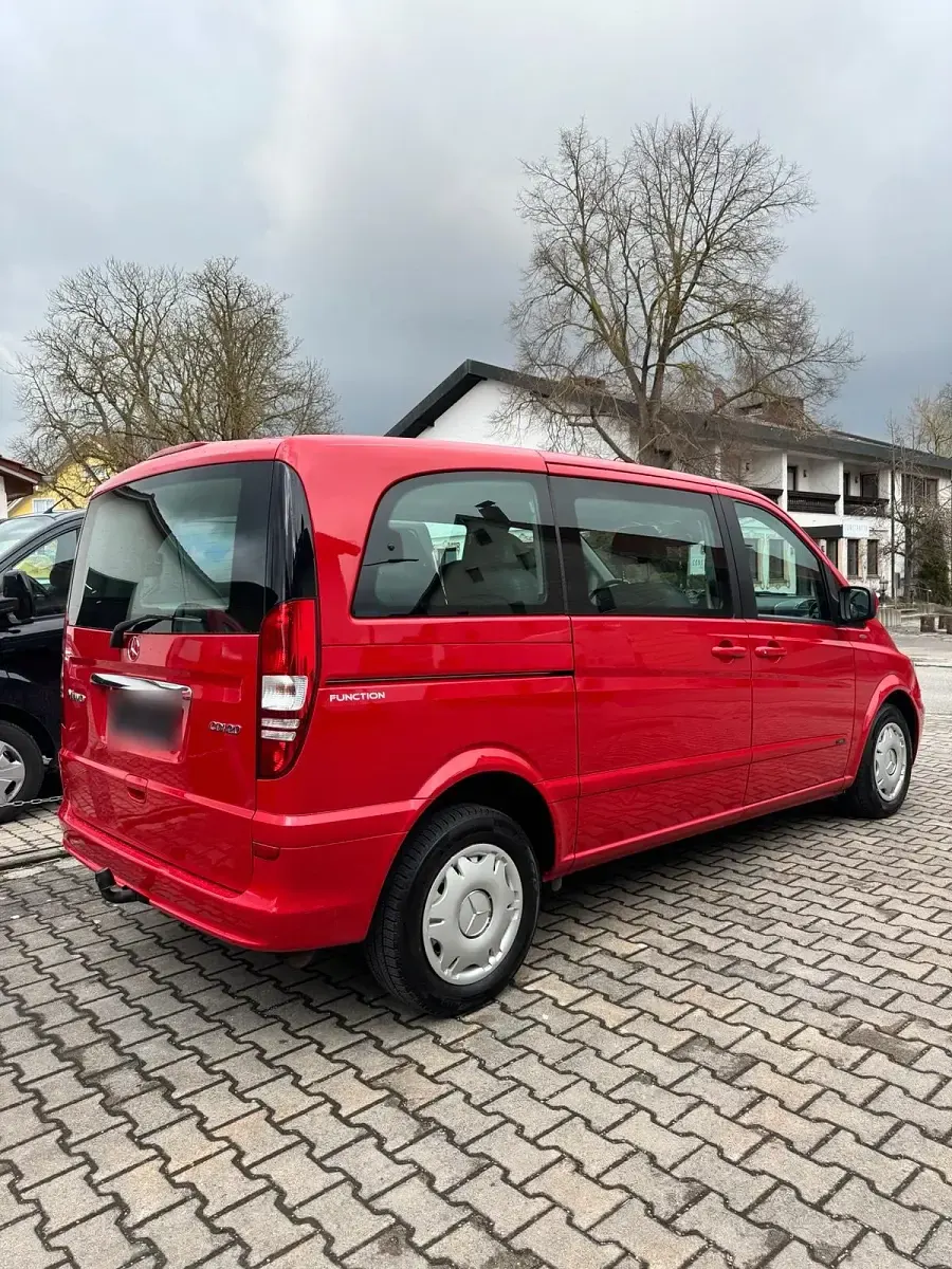 Gebraucht Mercedes Viano 136 PS (100 kW) 2012 Rot Van / Kleinbus